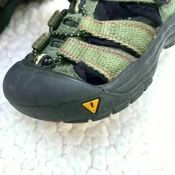 Keen Green Non Marking Closed Toe Velcro Sandal (24M) - Picture 5 of 12